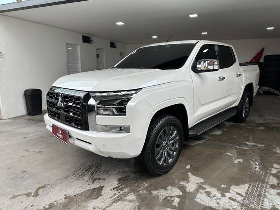 MITSUBISHI TRITON 2.4 BITURBO DIESEL CD HPE-S 4X4 AUTOMÁTICO MITSUBISHI TRITON 2.4 BITURBO DIESEL CD HPE-S 4X4 AUTOMÁTICO